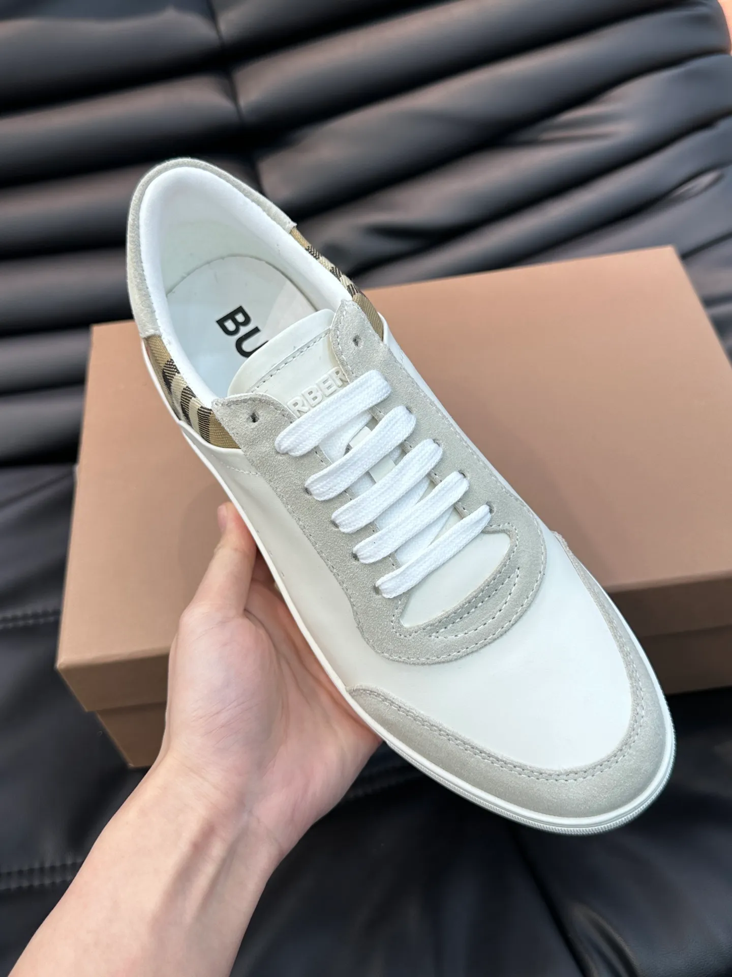 Men's shoes 💰p380 Men's classic low-top sneakers from "burberr*" are reinterpreted with Vintage retro plaid cotton and cowhide materials, and are decorated with a new brand logo. First-layer sheepskin lining, embossed Burberry lettering logo on the heel, T men's shoes 💰pU original outsole! Size: 38-44 (45 46 customized)